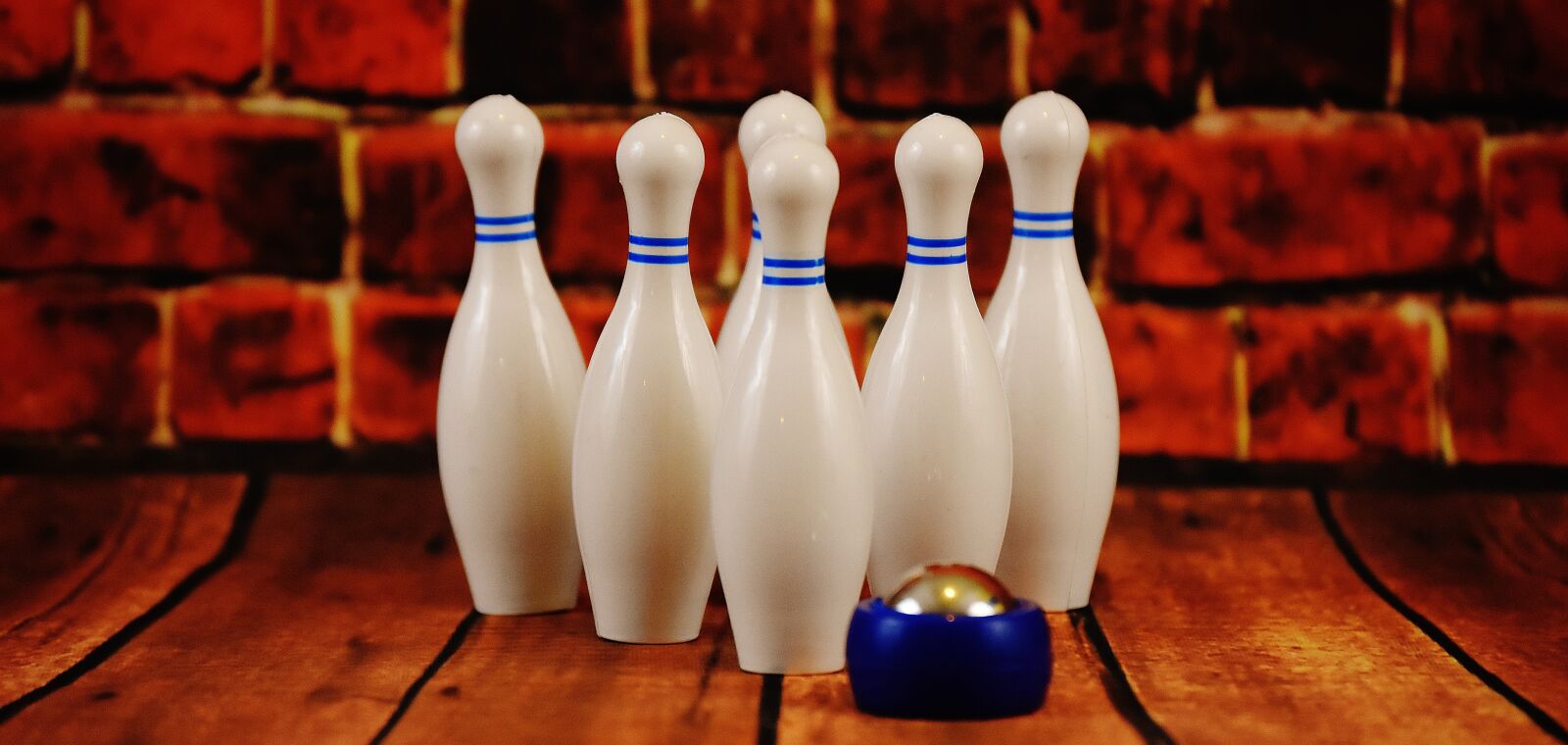 Nikon D7200 sample photo. Bowling, white, plastic photography