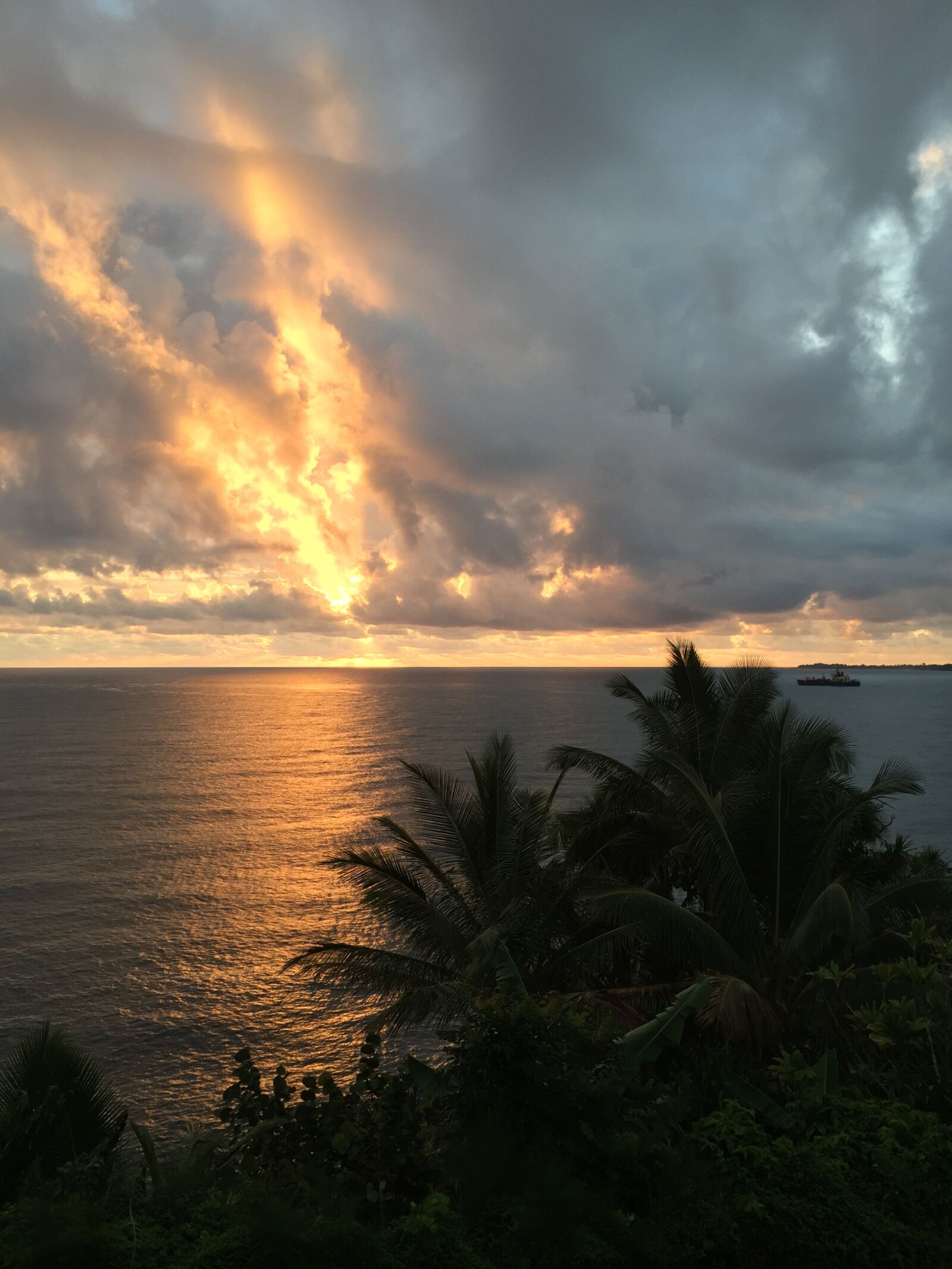 iPhone 6 Plus back camera 4.15mm f/2.2 sample photo. Clouds, sunset, hawaii photography