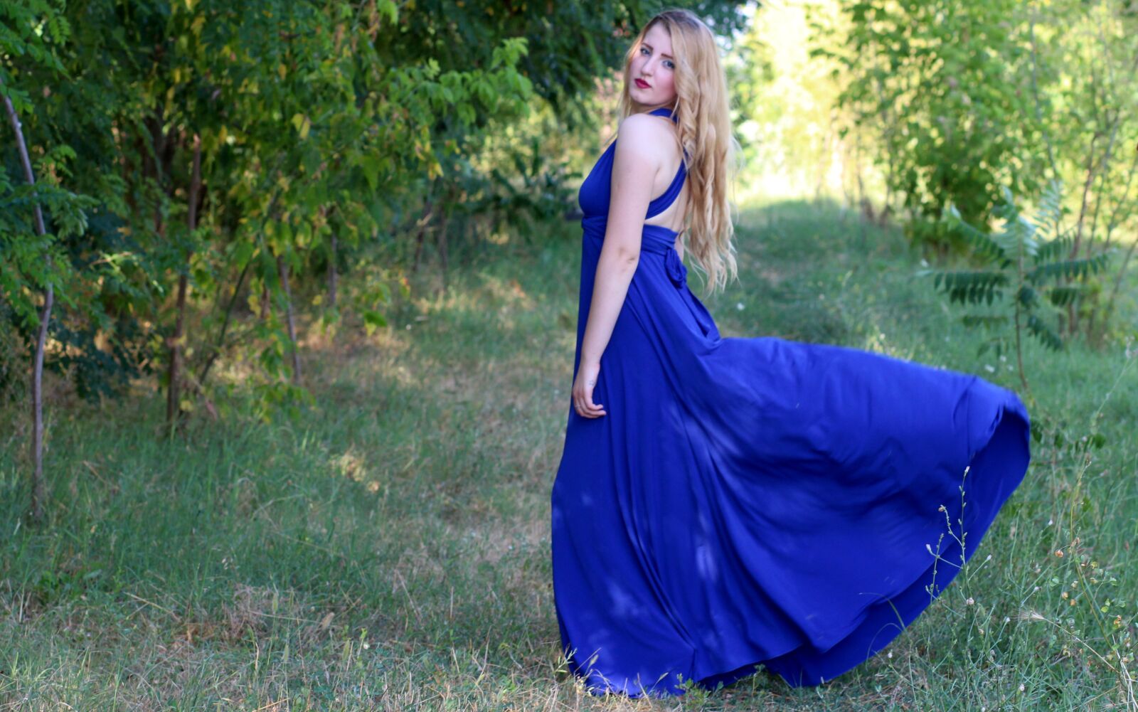 Canon EOS 700D (EOS Rebel T5i / EOS Kiss X7i) + Canon EF 85mm F1.8 USM sample photo. Girl, dress, blonde photography