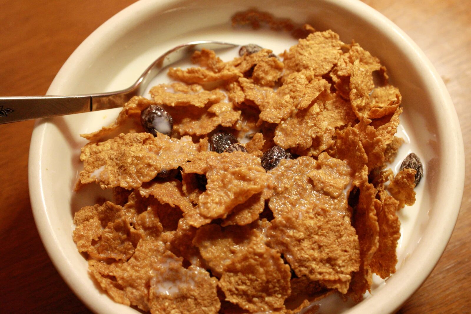 f/3.5-5.6 IS sample photo. Breakfast, cereal, homemade, milk photography