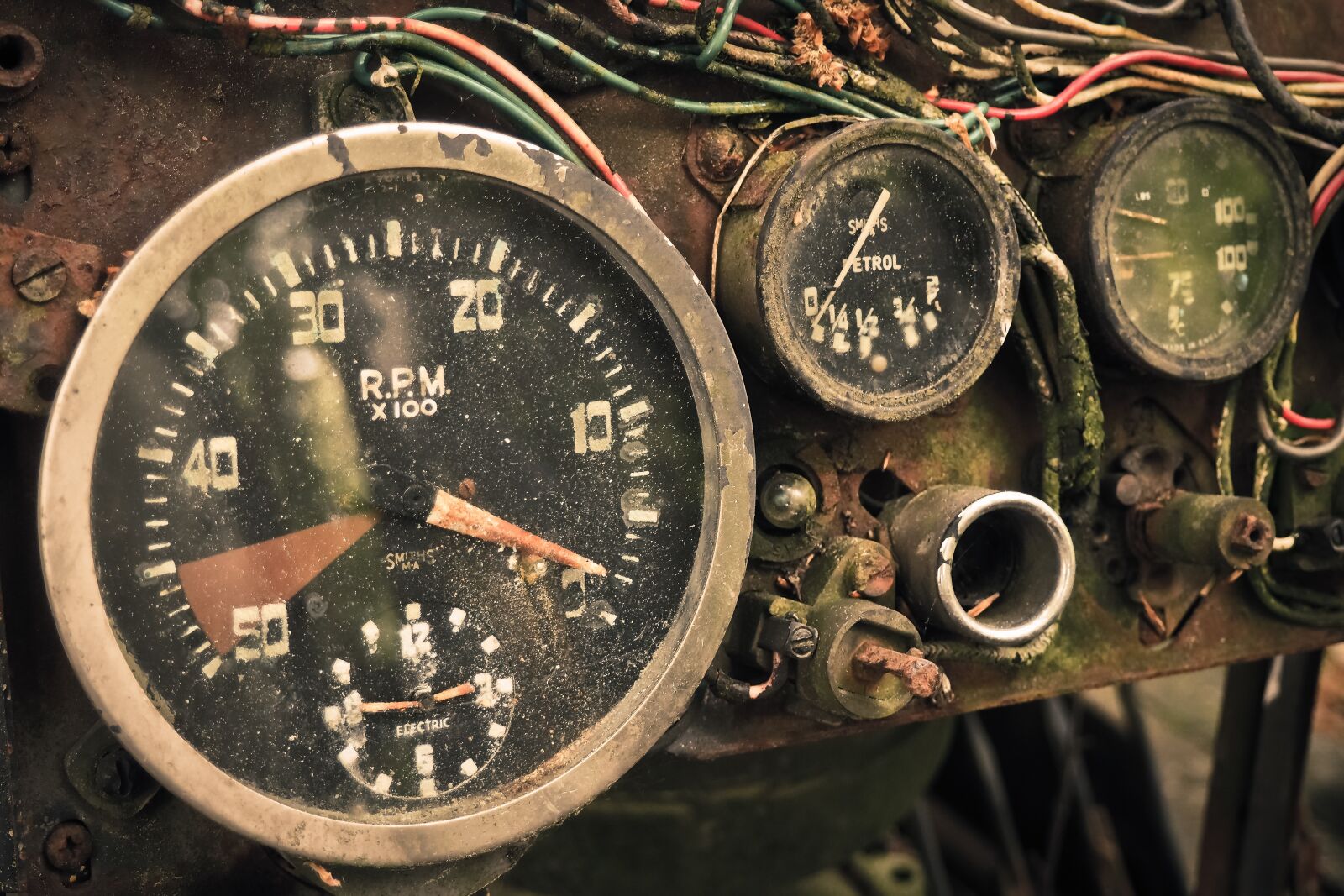 Olympus OM-D E-M10 sample photo. Instrument, gauge, old photography