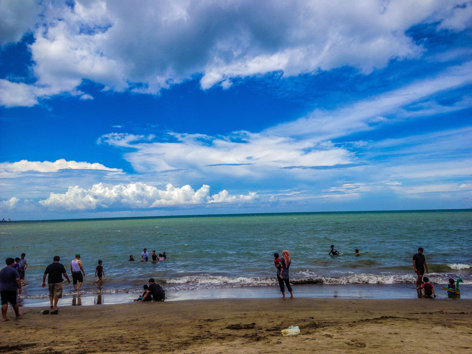 iPhone 5 back camera 4.12mm f/2.4 sample photo. Beach, blue, sky, landscape photography