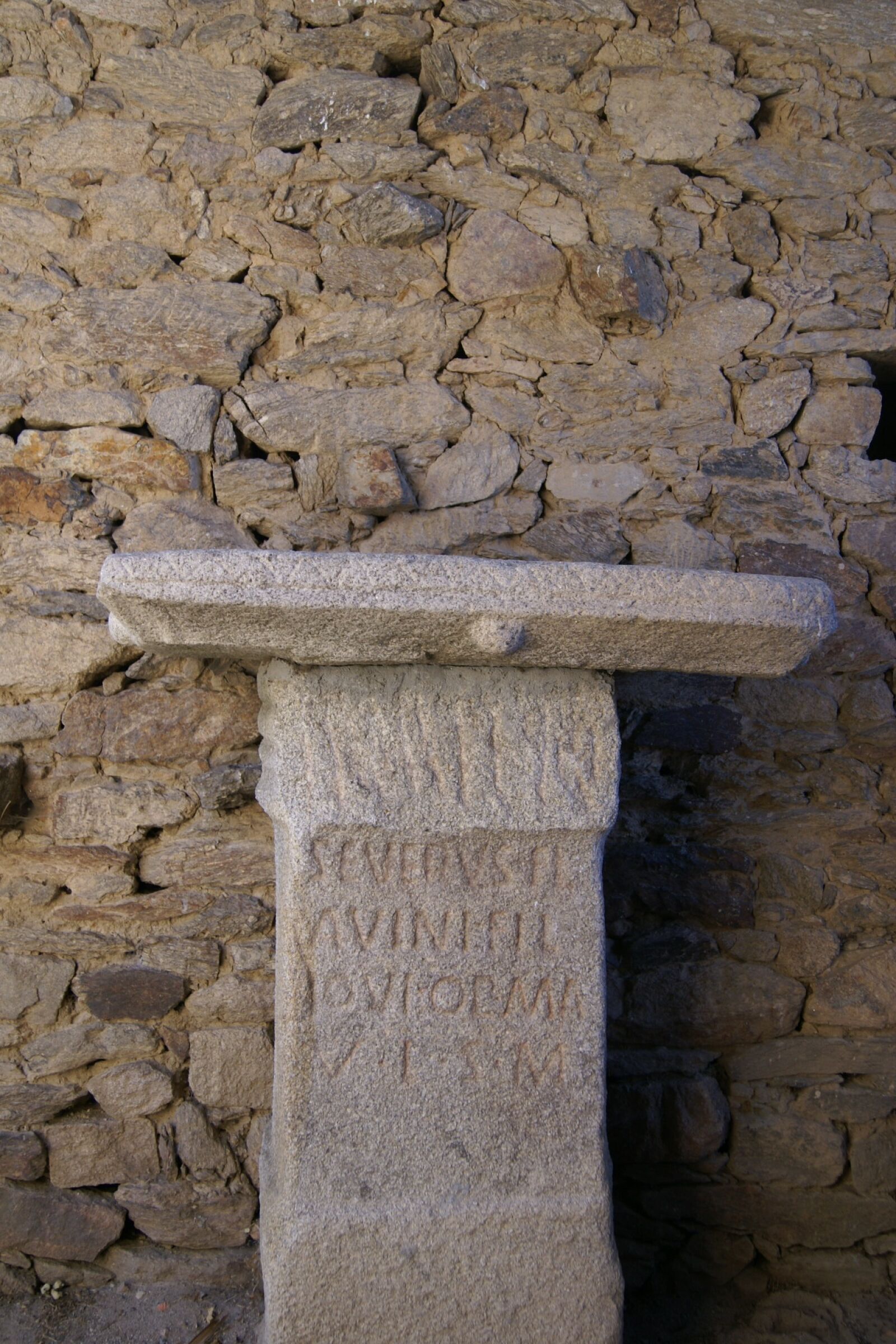 Sony Alpha DSLR-A100 sample photo. Ara, roman, stone photography