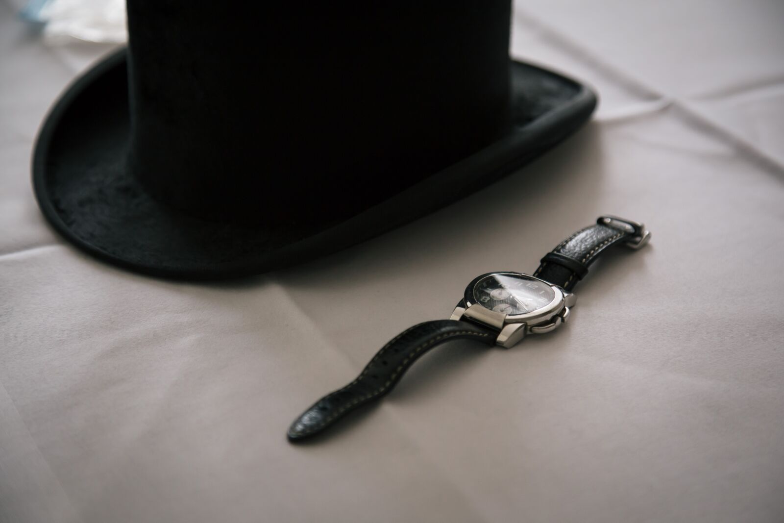 Canon EOS 6D + Canon EF 24-105mm F4L IS USM sample photo. Wedding, groom, hat photography