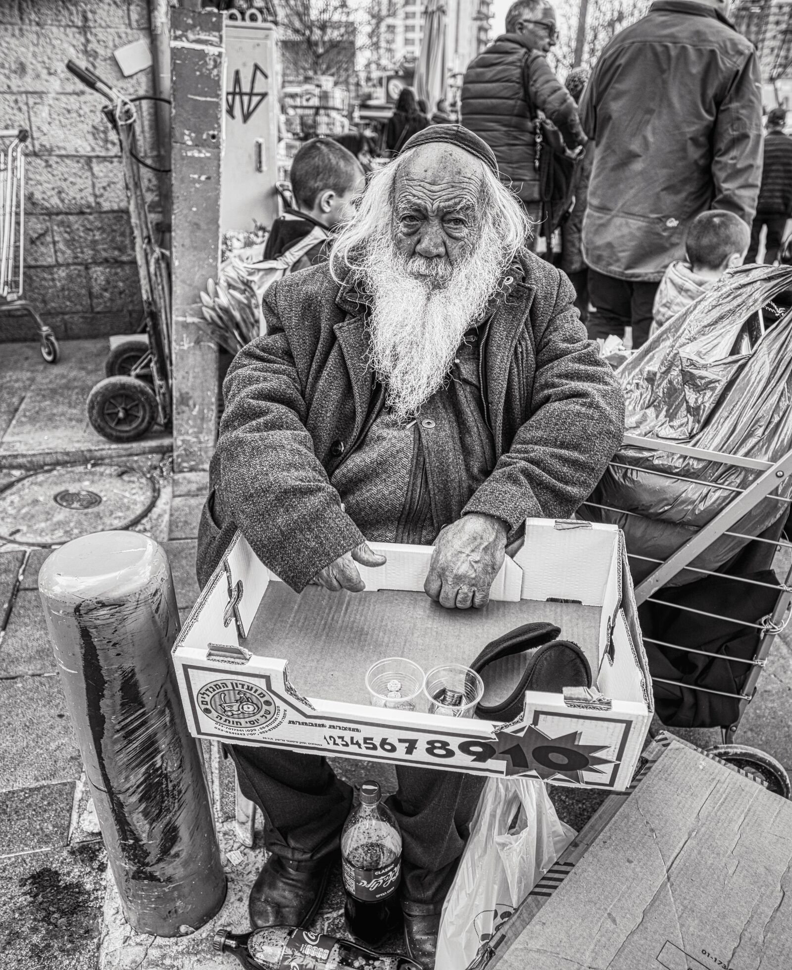 Sony a7R II + ZEISS Batis 18mm F2.8 sample photo. Old man, poor man photography