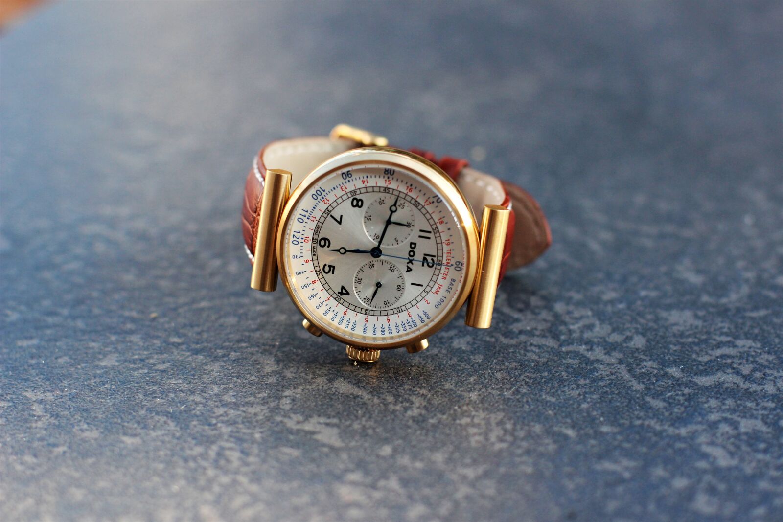 Canon EOS 600D (Rebel EOS T3i / EOS Kiss X5) + Canon EF 50mm F1.4 USM sample photo. Watch, male watch, clock photography