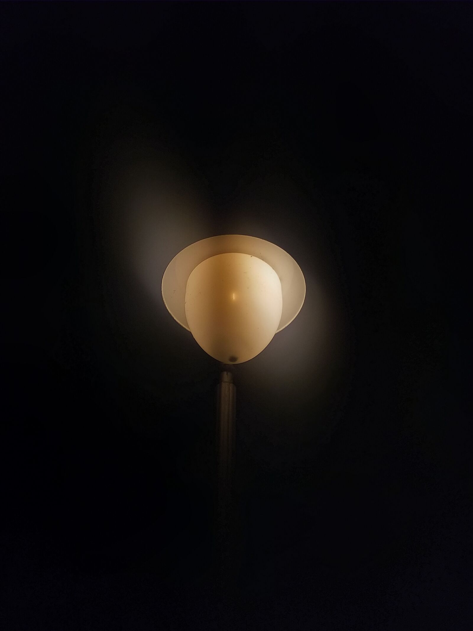 Samsung Galaxy J4+ sample photo. Lamp, yellow, light photography