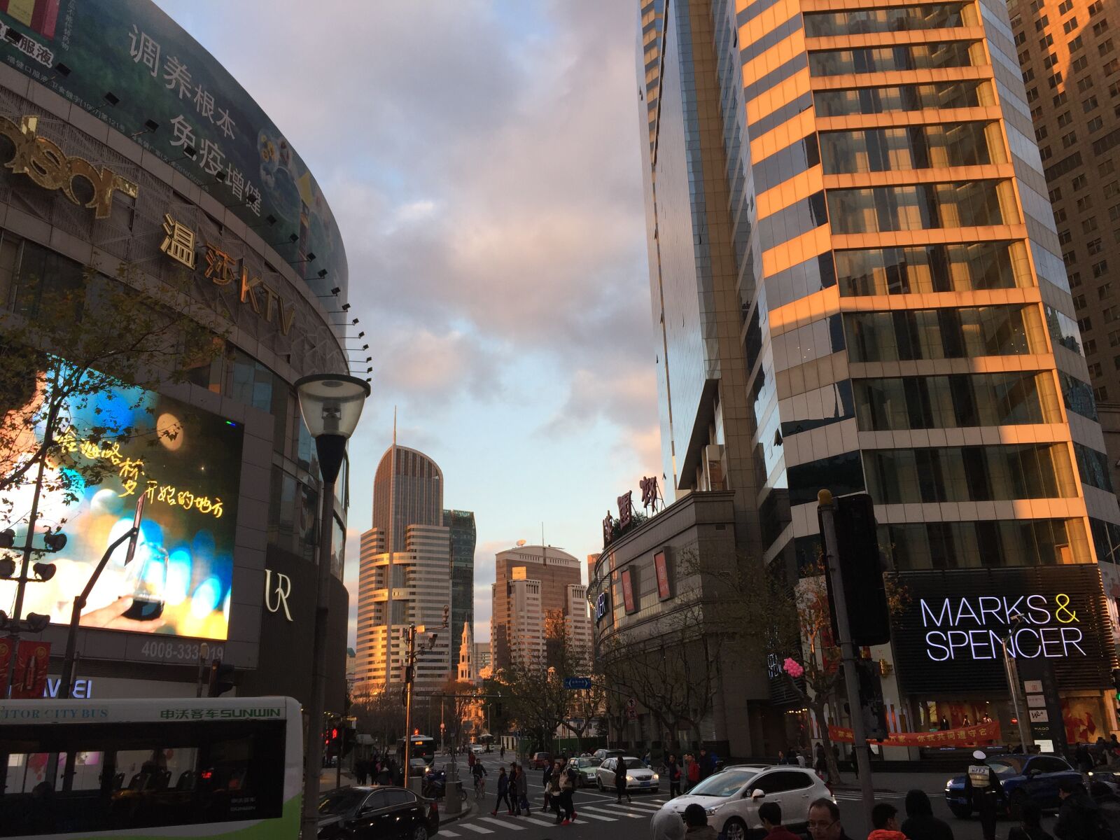 iPhone 6 Plus back camera 4.15mm f/2.2 sample photo. Shanghai, building, china photography