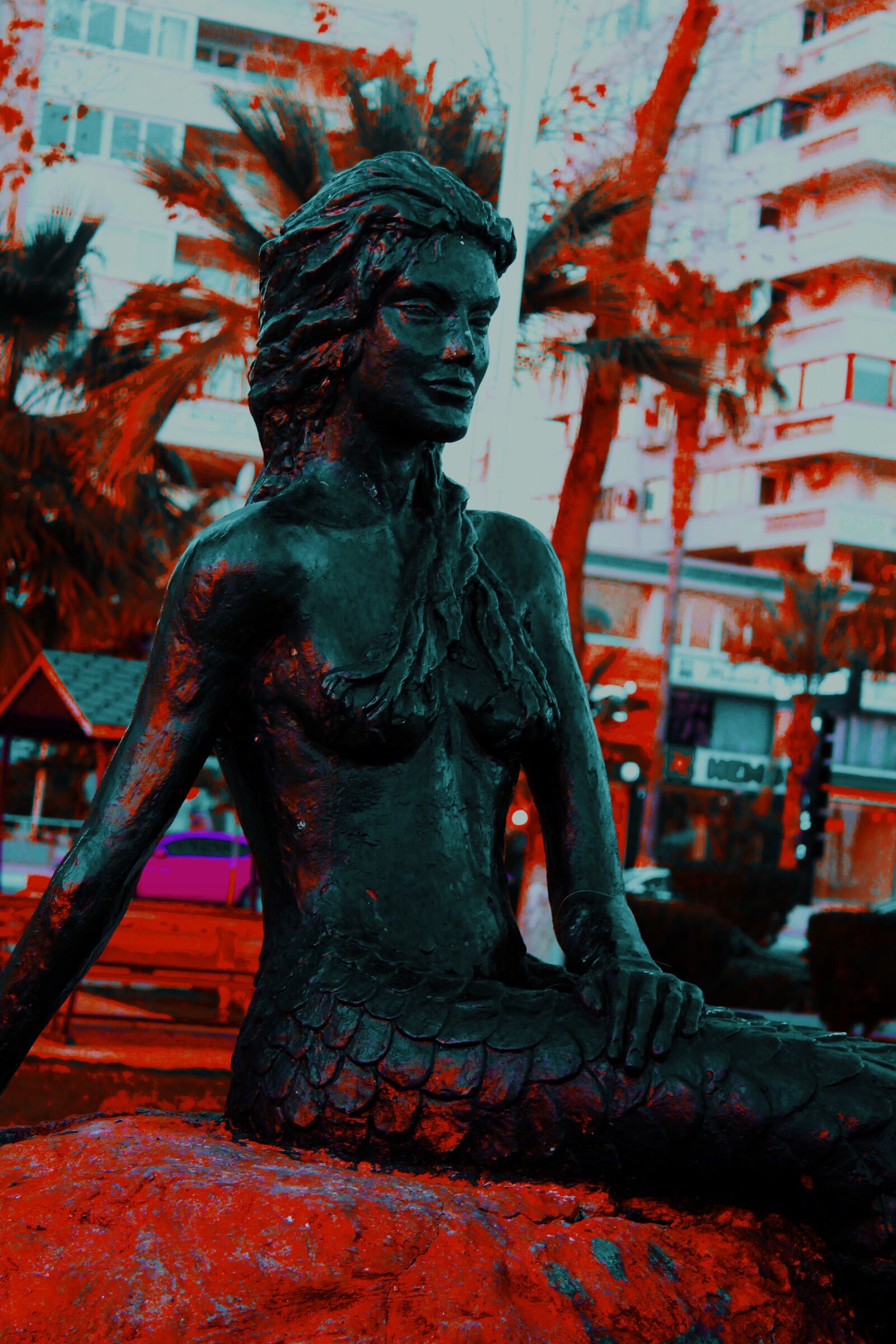 Canon EOS 1100D (EOS Rebel T3 / EOS Kiss X50) sample photo. Sculpture, red, woman photography
