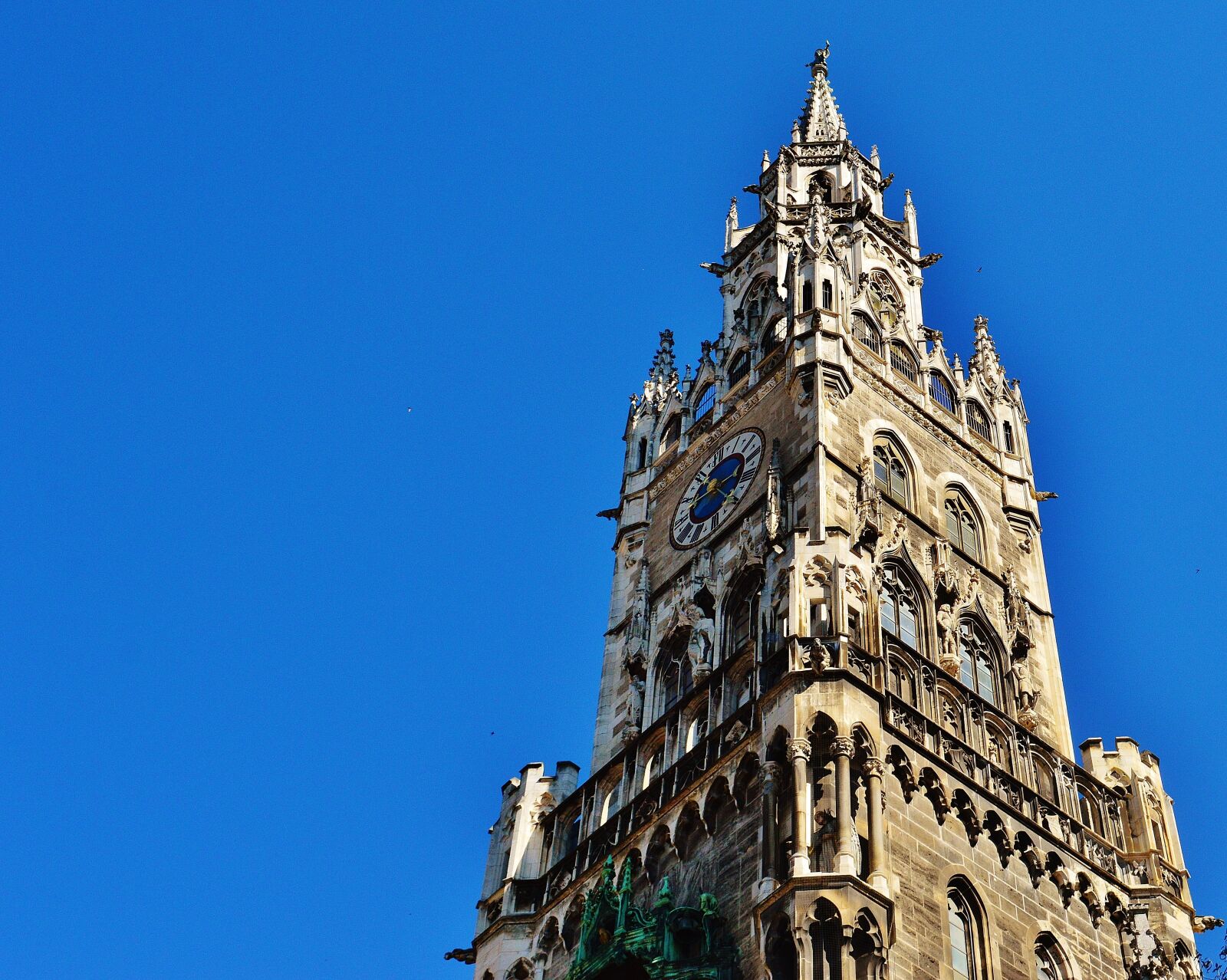 Nikon D3200 sample photo. Town hall, munich, spire photography