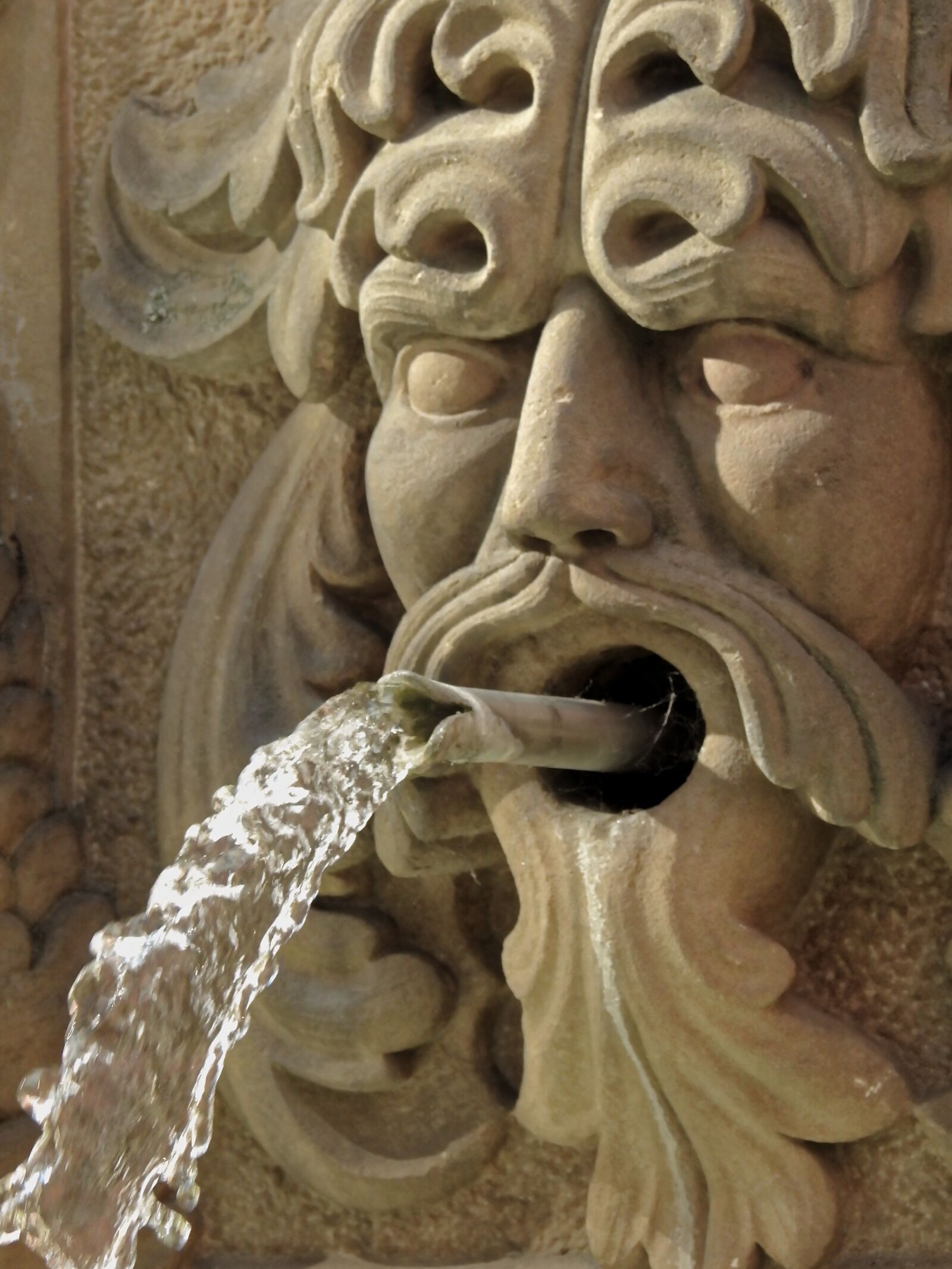 Nikon Coolpix P900 sample photo. Fountain, water, flow photography
