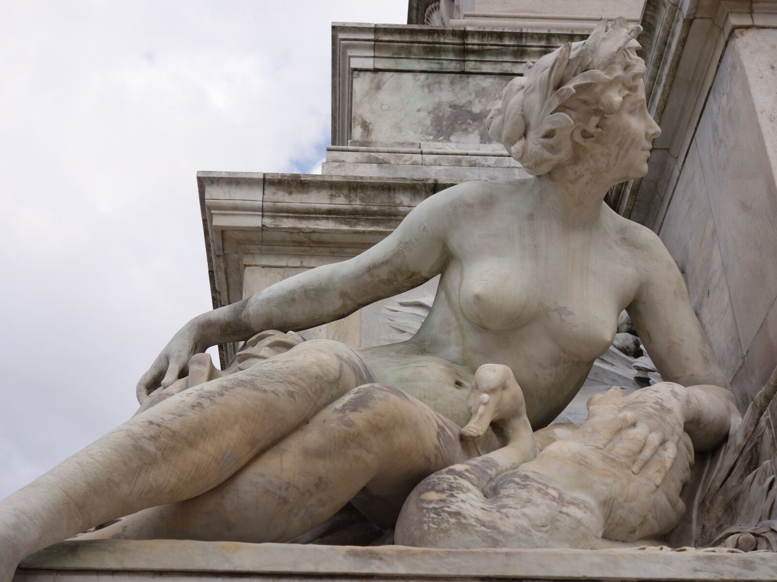 Sony Cyber-shot DSC-RX100 sample photo. Sculpture, quincunxes, monument to photography