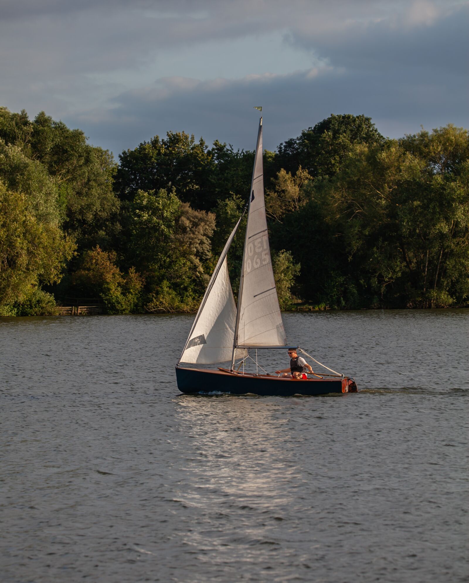 150-600mm F5-6.3 DG OS HSM | Contemporary 015 sample photo. Small boat, single crew photography