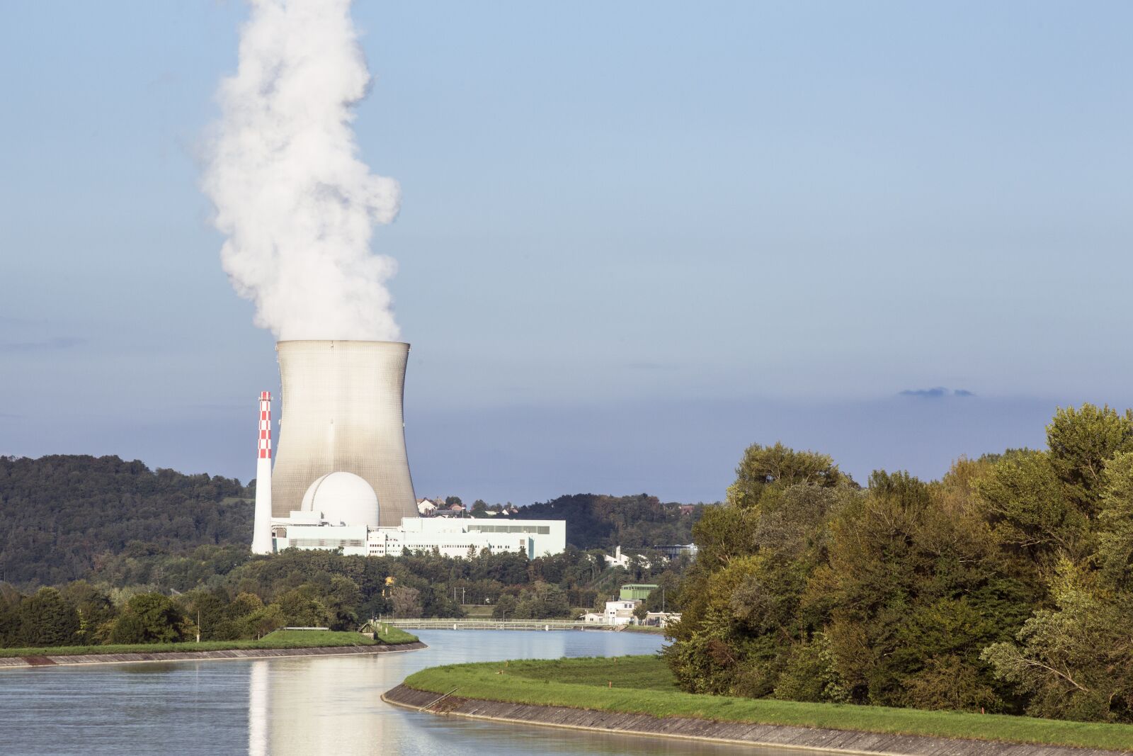 Canon EF 70-300mm F4-5.6 IS USM sample photo. Power plant, nuclear power photography