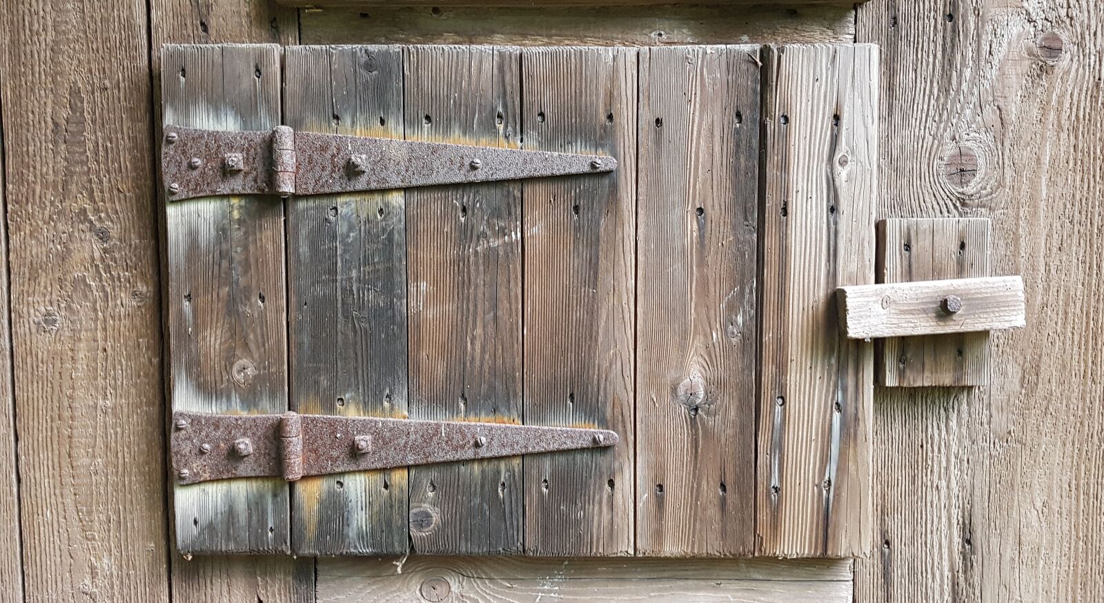 Samsung Galaxy S7 sample photo. Door, wooden door, wood photography
