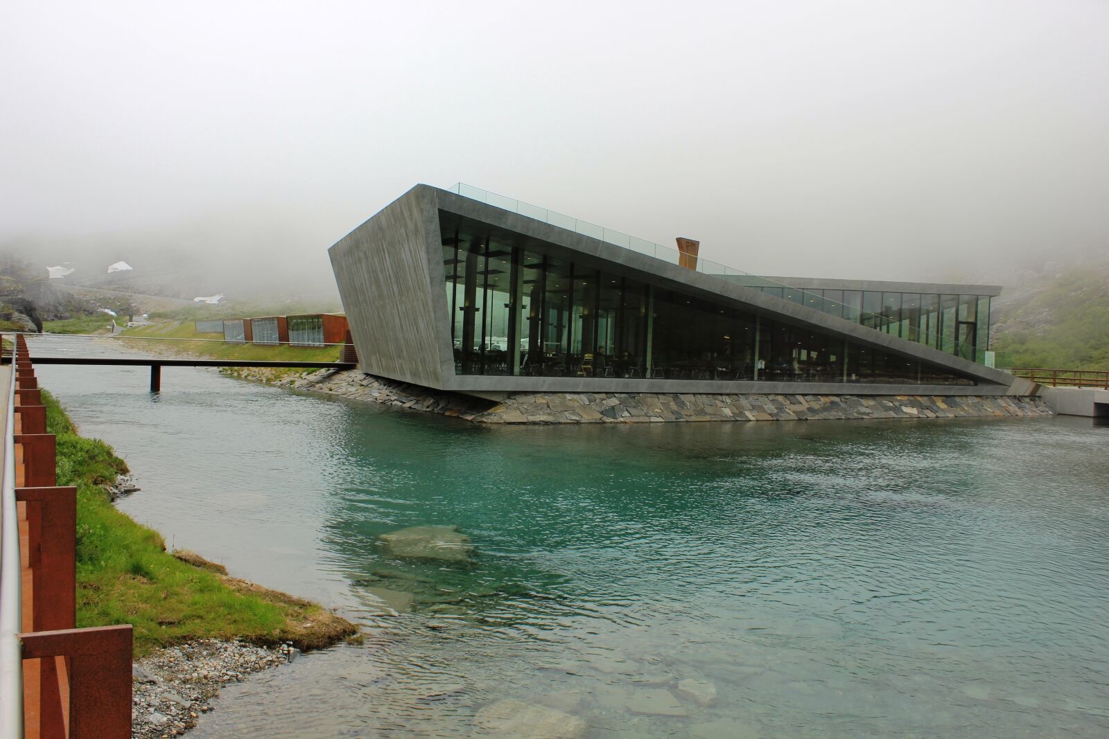 Canon EOS 550D (EOS Rebel T2i / EOS Kiss X4) sample photo. Modern architecture, trollstigen, norway photography