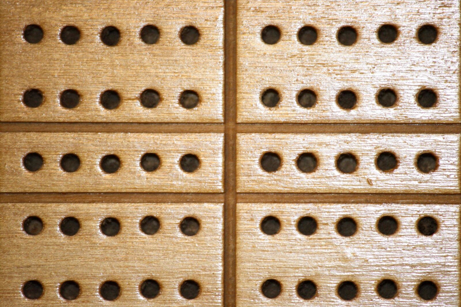 Canon EOS 1000D (EOS Digital Rebel XS / EOS Kiss F) + f/4-5.6 IS II sample photo. Wooden board, holes, texture photography
