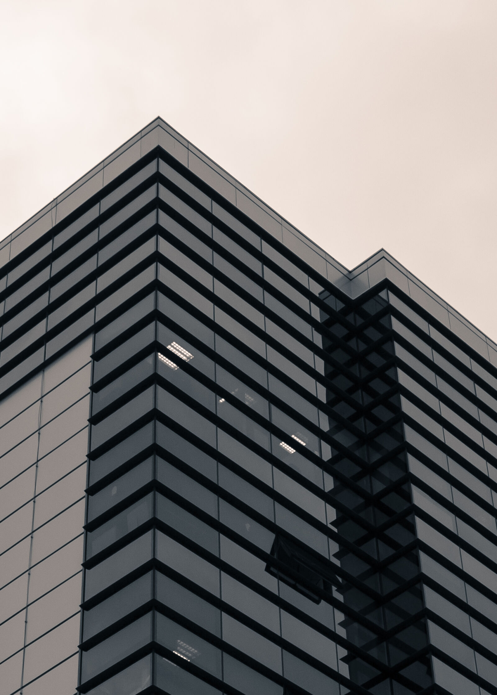 Canon EOS 550D (EOS Rebel T2i / EOS Kiss X4) sample photo. Black, and, white, building photography