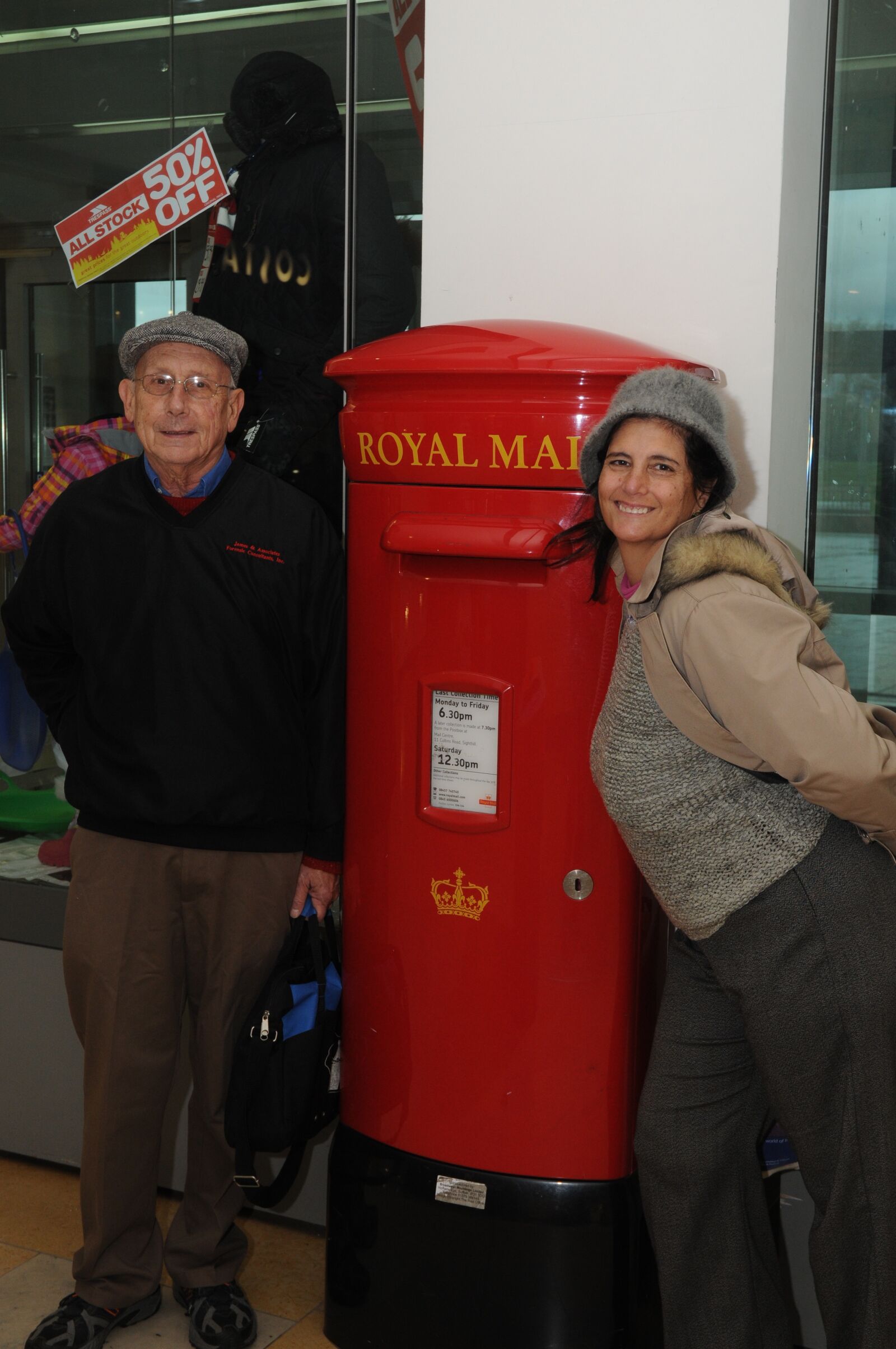 Nikon D300 sample photo. British, postbox, couple photography