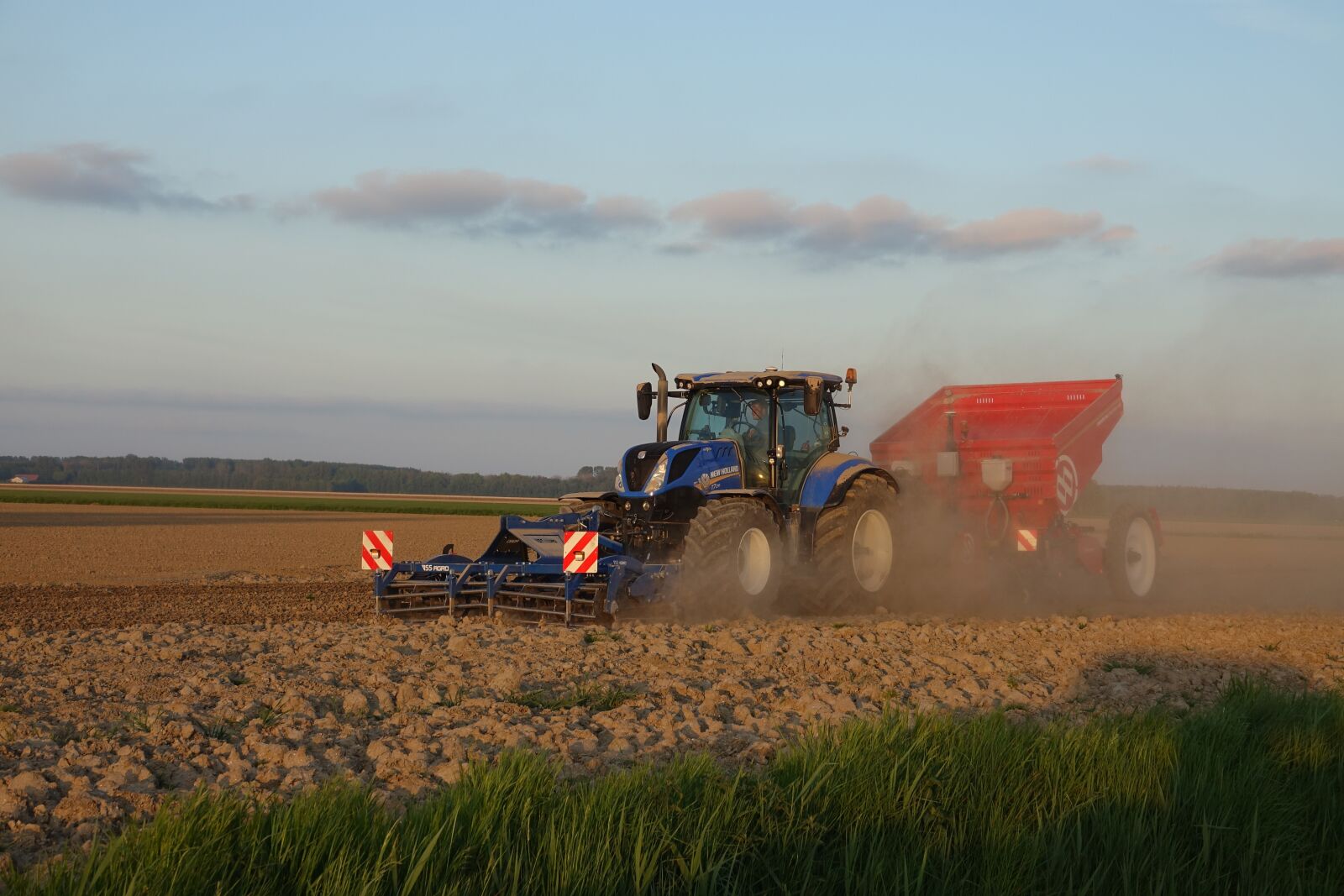 Sony Cyber-shot DSC-RX10 III sample photo. New holland, tractor, potatoes photography