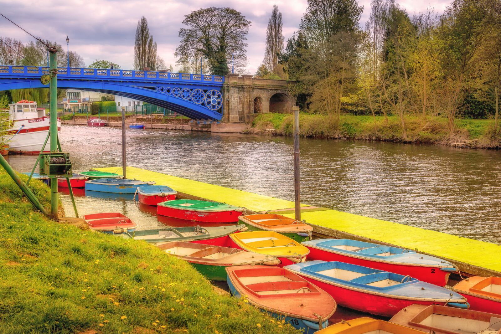 Canon EF 24-105mm F4L IS USM sample photo. Stourport on severn, riverside photography