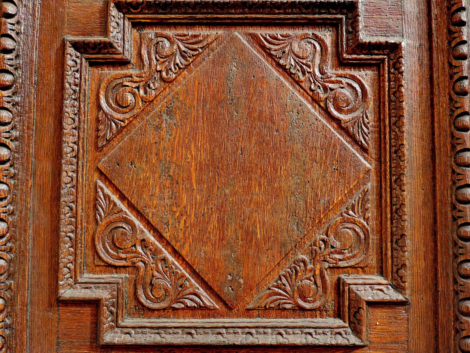 Nikon Coolpix P520 sample photo. Arabesque, carving, detail, handmade photography