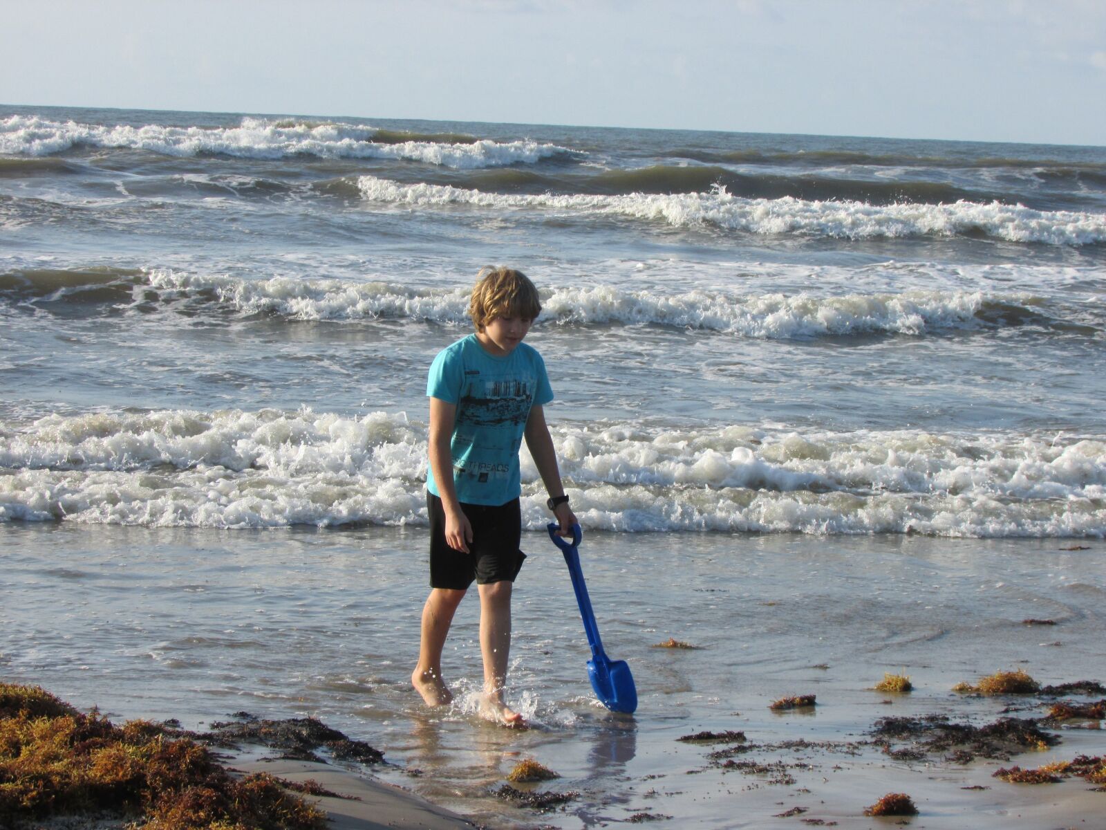 Canon PowerShot SX500 IS sample photo. Ocean, coast line, boy photography