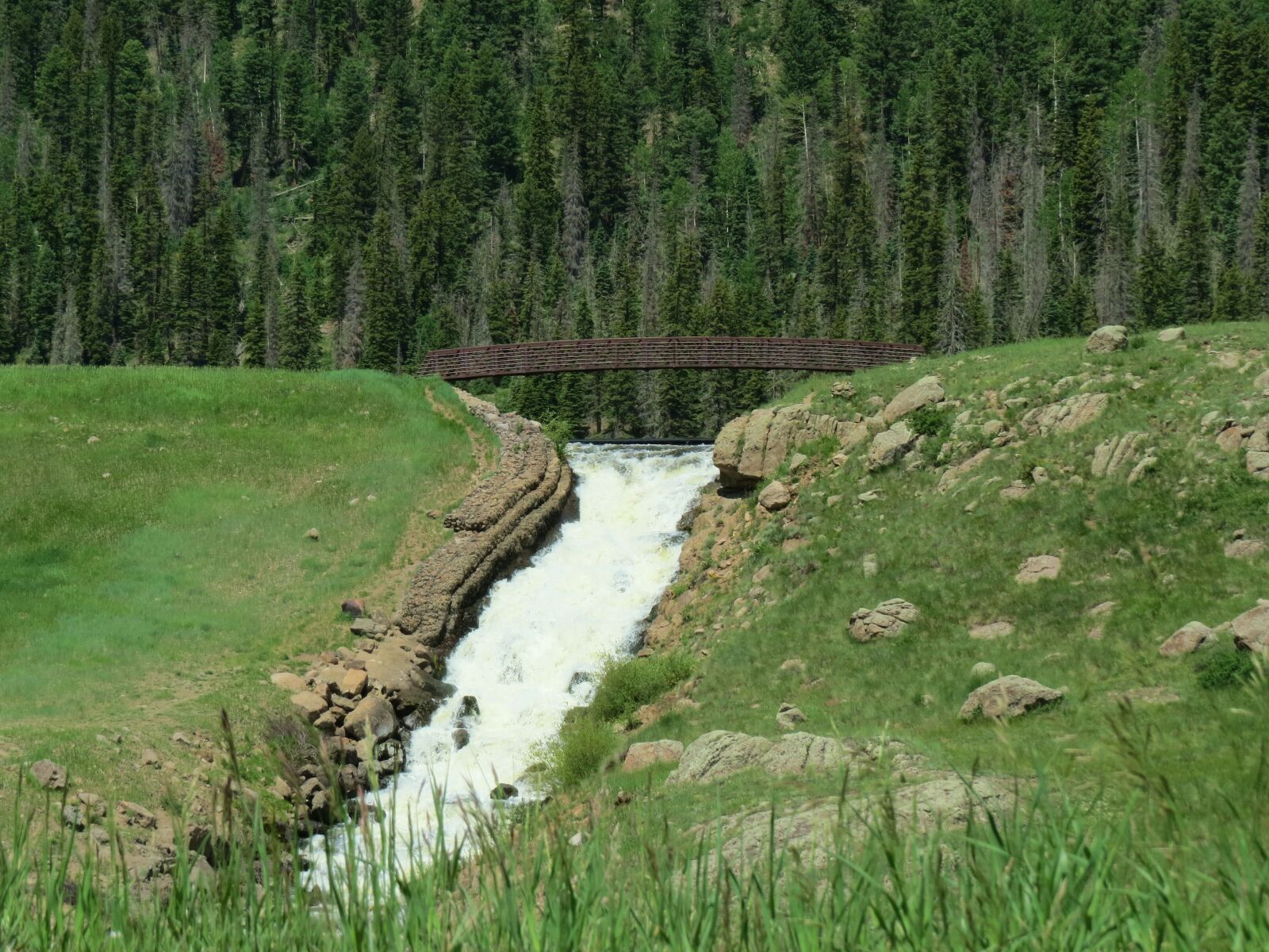 Canon PowerShot SX50 HS sample photo. Mountains, water, lake photography