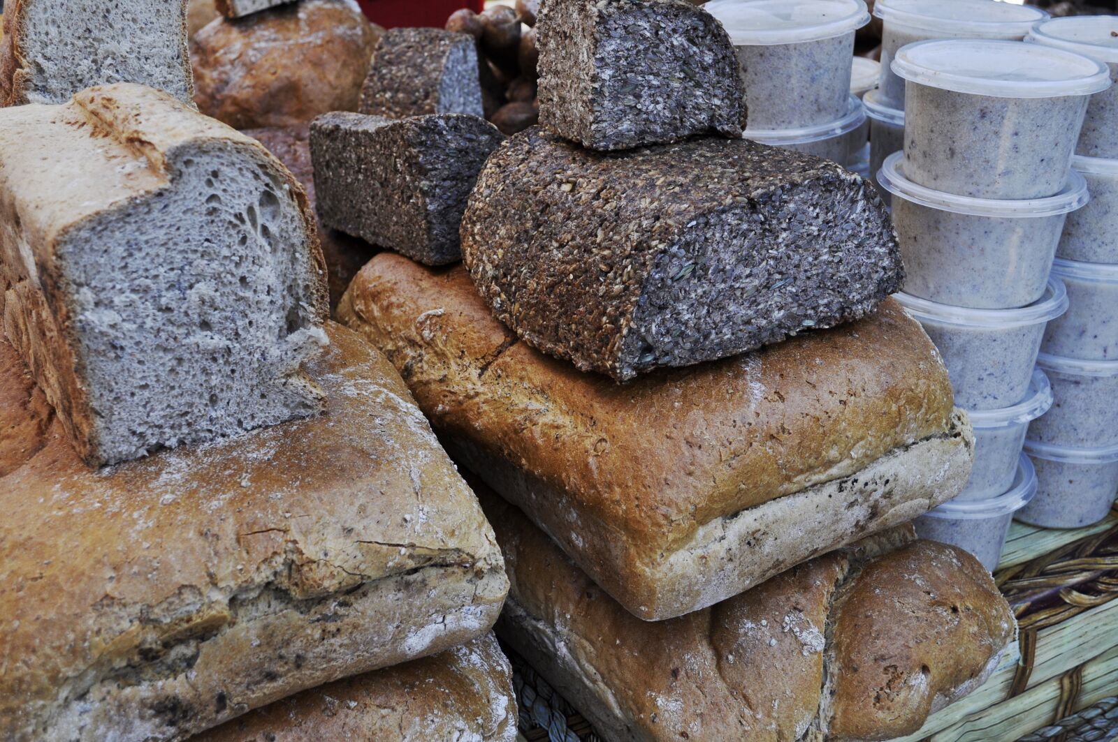 Nikon D5000 sample photo. Eating, bread, appetizer photography