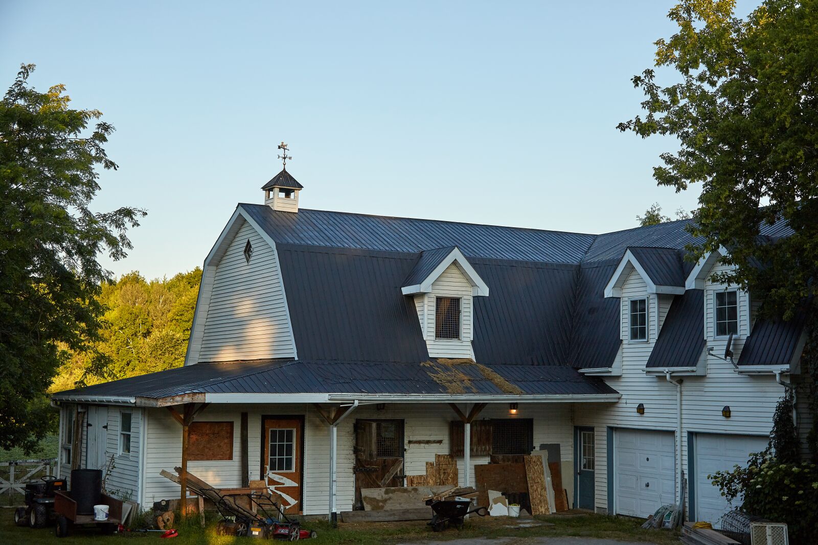 Canon EF 24-105mm F4L IS USM sample photo. Barn, farm, countryside photography