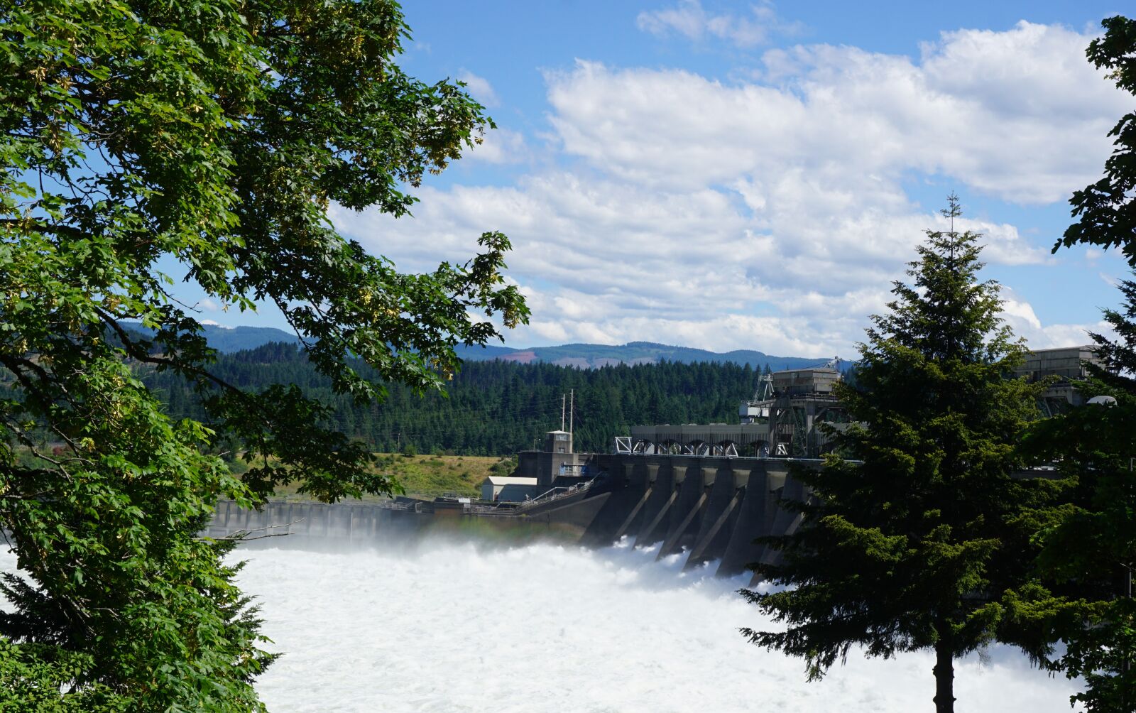 Sony E 16-50mm F3.5-5.6 PZ OSS sample photo. Dam, falls, columbia photography