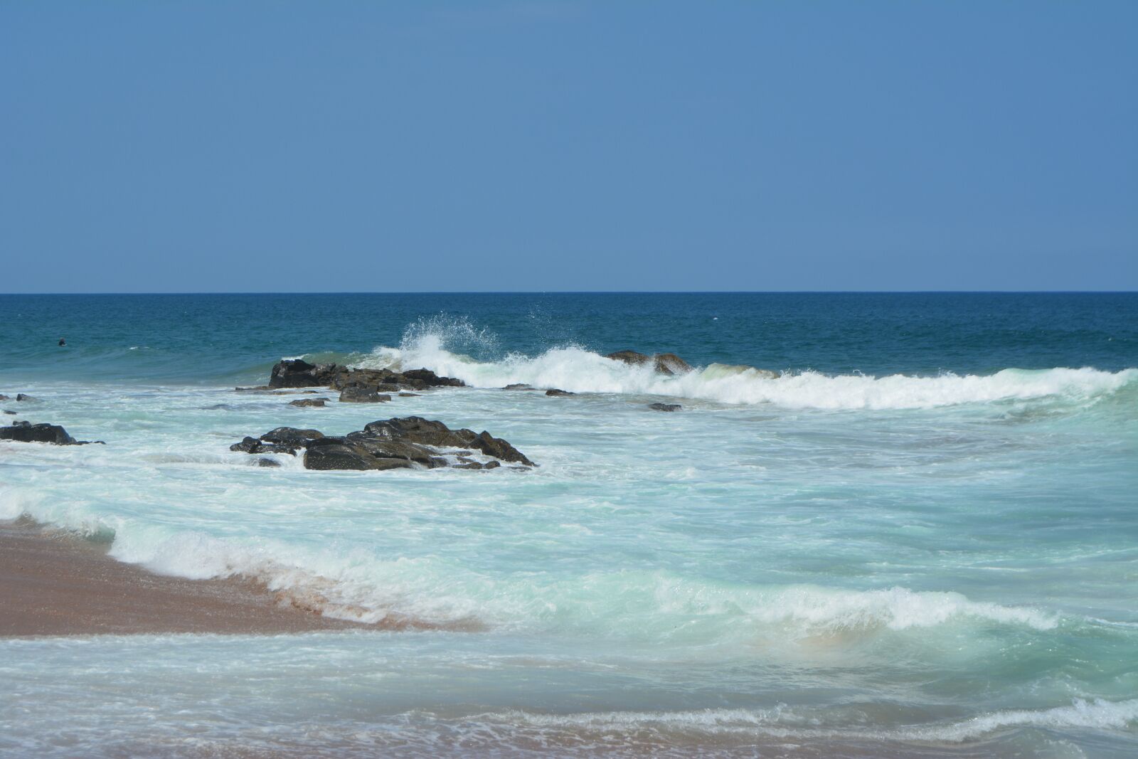 Nikon D5200 sample photo. Beach, waves, rocks photography
