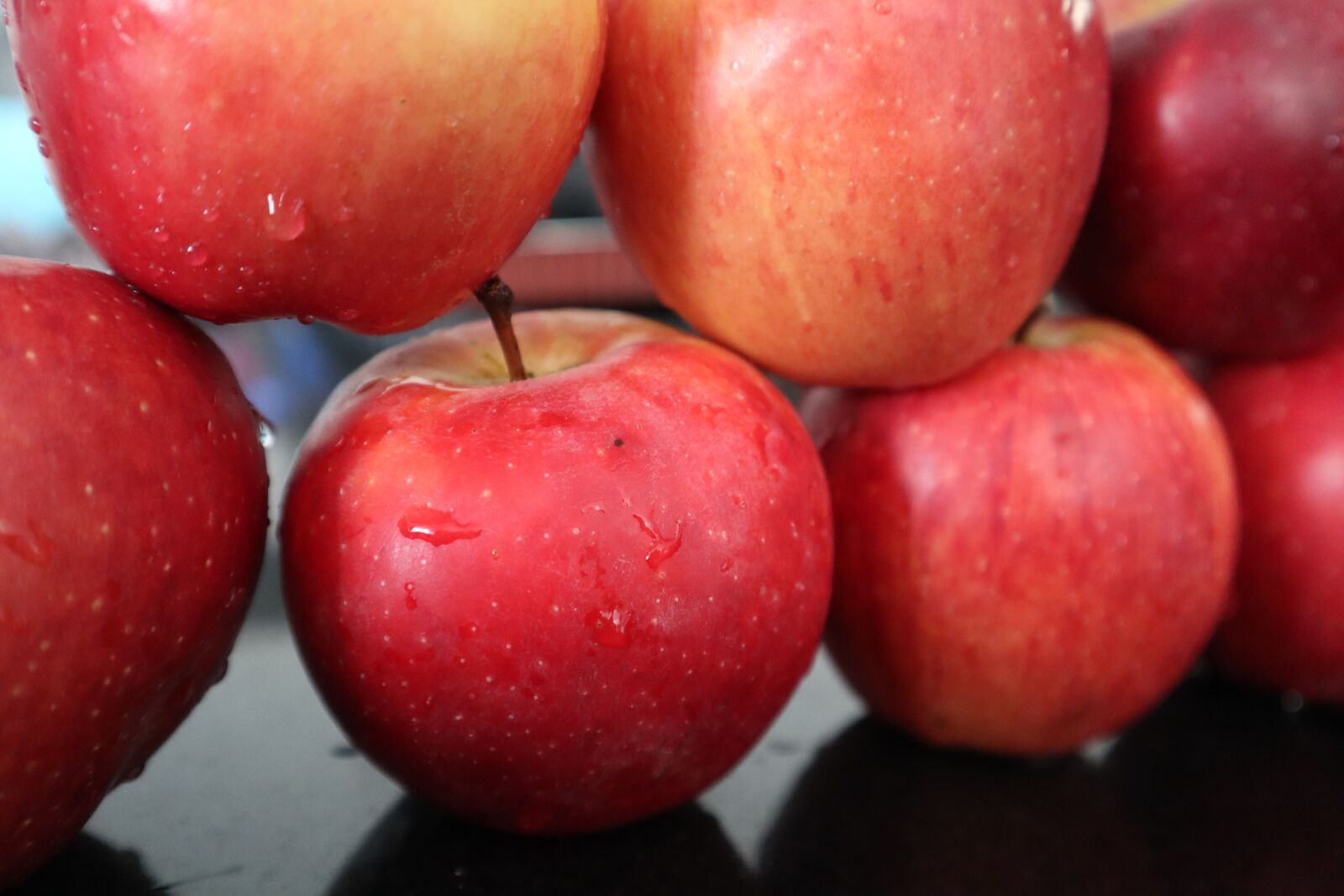 Canon EOS M50 (EOS Kiss M) sample photo. Apple, apples, red photography
