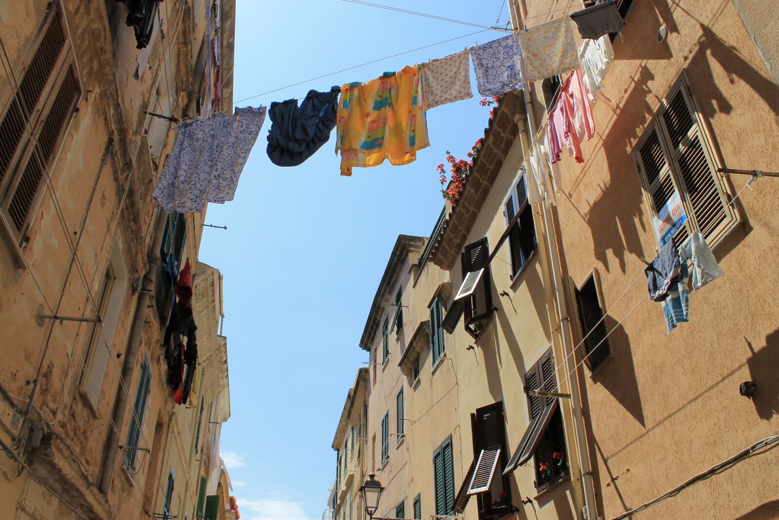 Canon EOS 1100D (EOS Rebel T3 / EOS Kiss X50) sample photo. Italy, alghero, washing photography