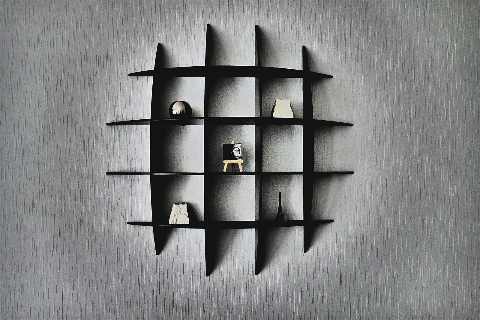Panasonic Lumix DMC-FZ1000 sample photo. Wall shelf, abstract, confused photography