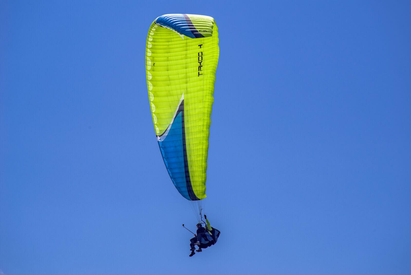 Pentax K-1 Mark II + Sigma sample photo. Paraglide, gliding, paraglider photography