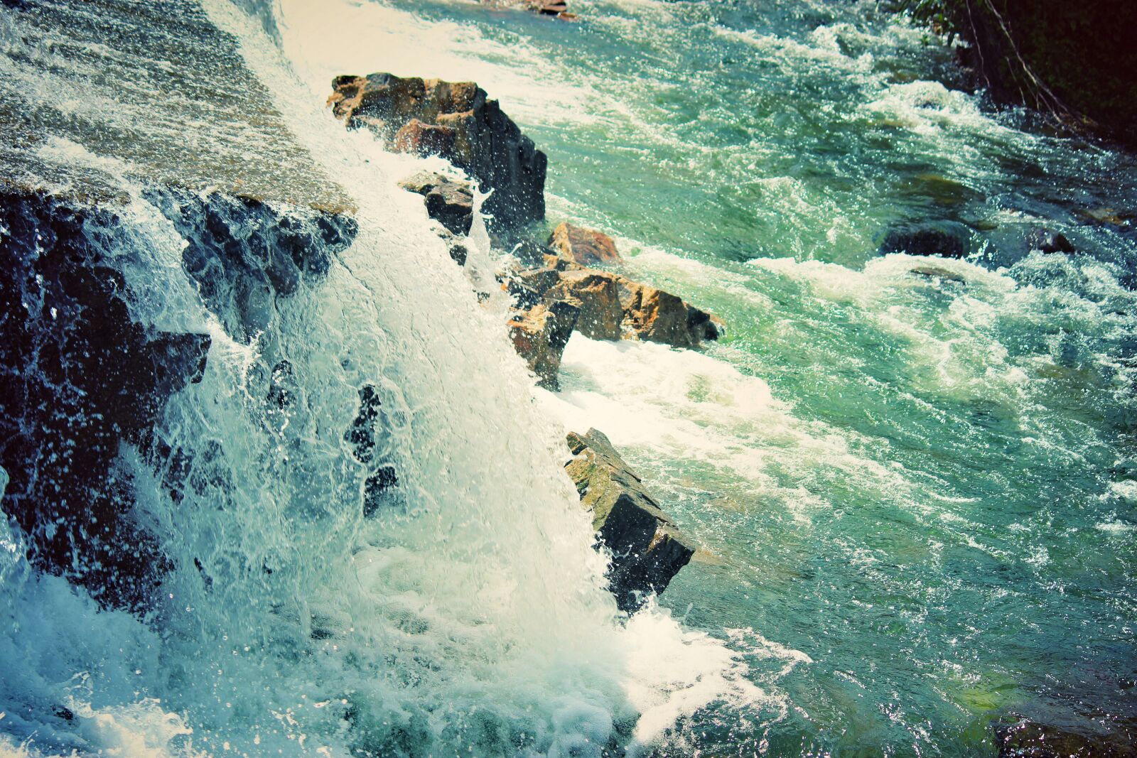Canon EOS 600D (Rebel EOS T3i / EOS Kiss X5) sample photo. Water, waterfall photography