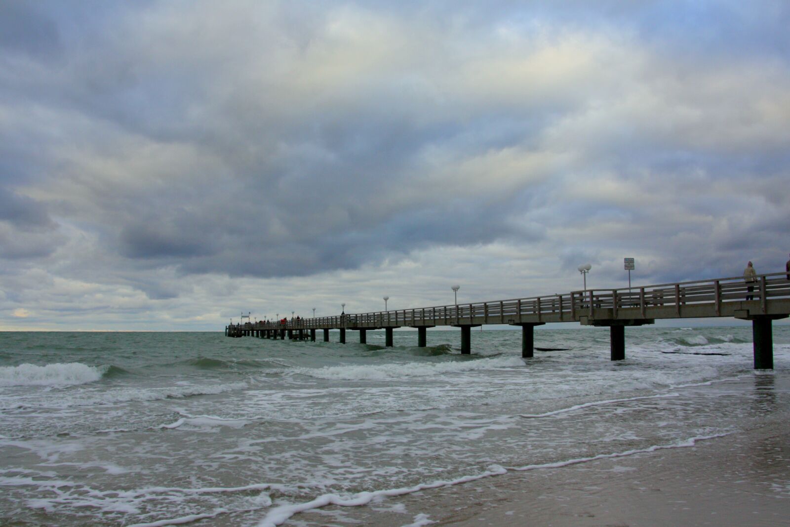 Canon EOS 450D (EOS Rebel XSi / EOS Kiss X2) sample photo. Sea, forward, weather photography