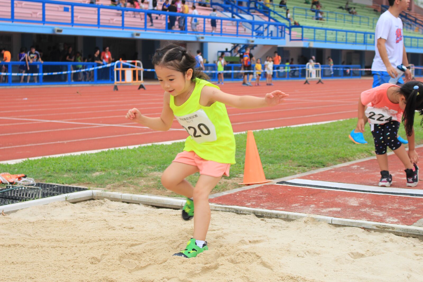 Canon EOS 700D (EOS Rebel T5i / EOS Kiss X7i) sample photo. Jump, long jump, field photography
