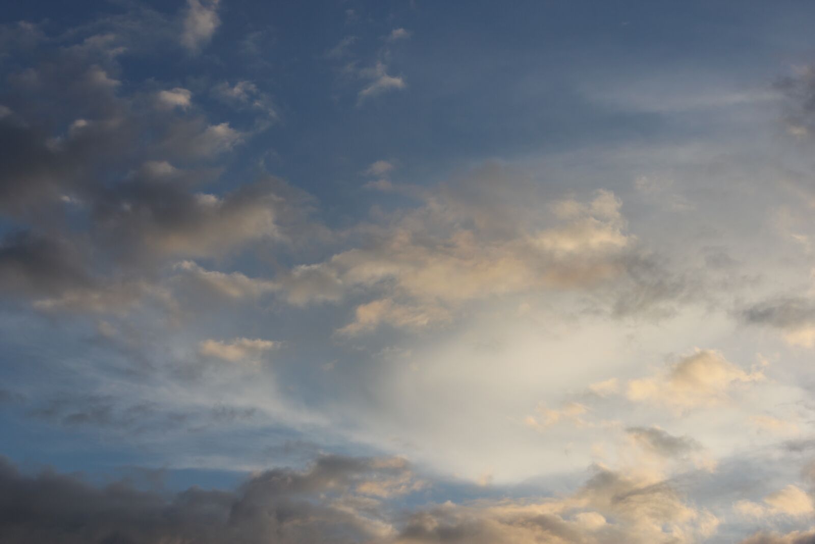 Canon EOS 550D (EOS Rebel T2i / EOS Kiss X4) sample photo. Clouds, air, dark photography