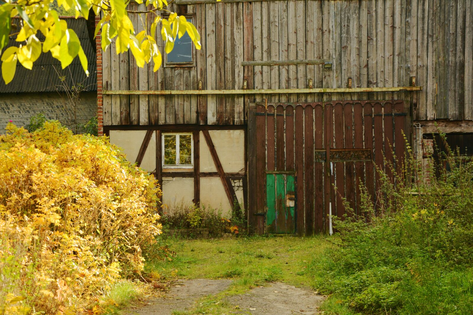 Nikon D5200 sample photo. Barn, farm, old photography