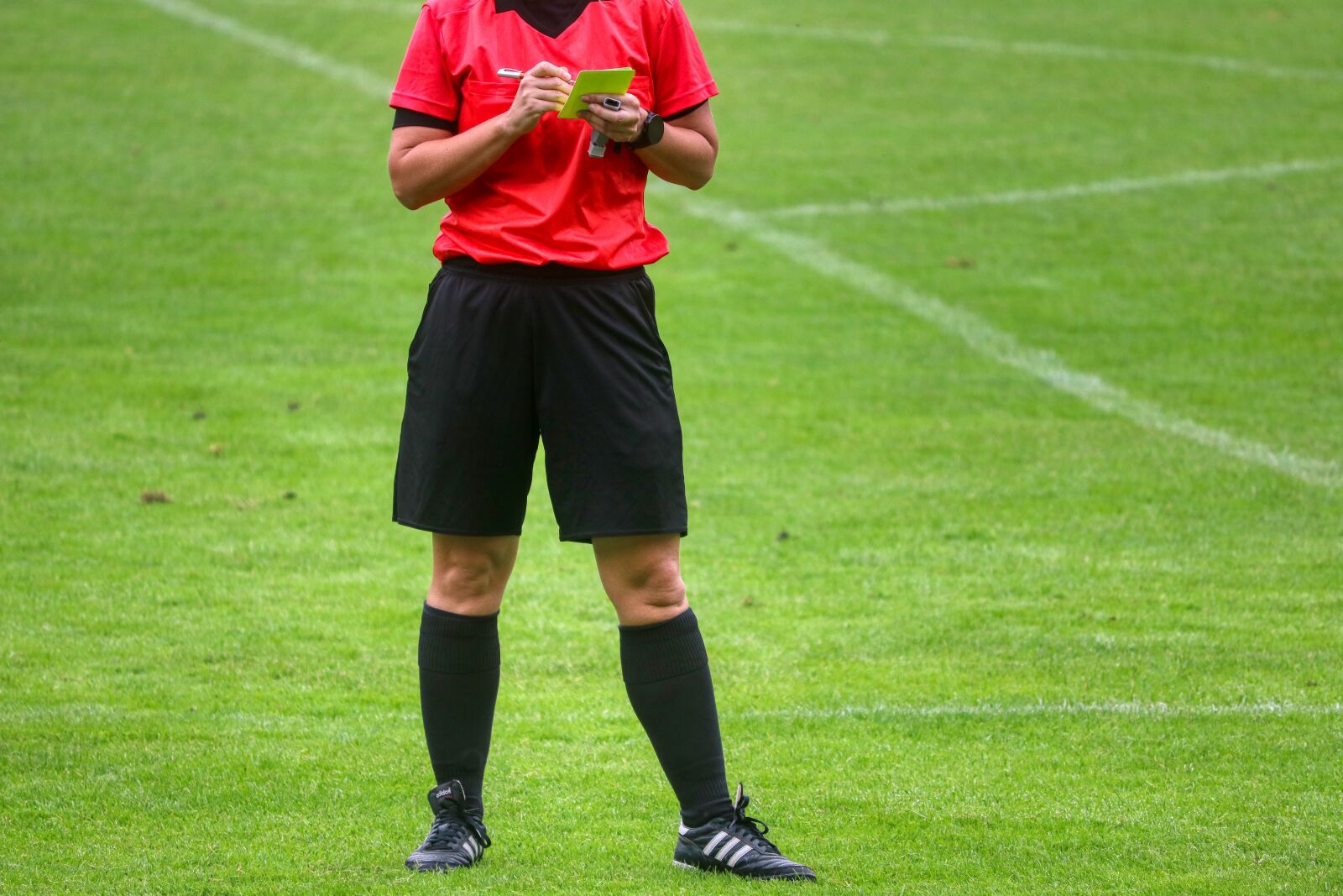 Canon EOS 80D sample photo. Yellow card, note, football photography