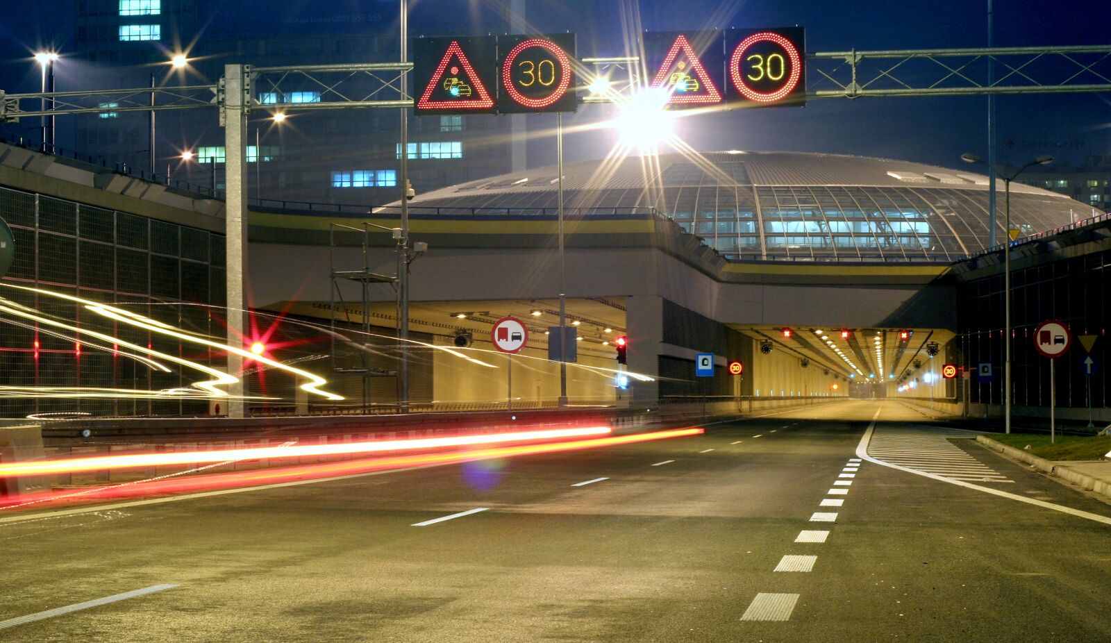 Canon EOS 350D (EOS Digital Rebel XT / EOS Kiss Digital N) sample photo. Katowice, night, road, tunnel photography