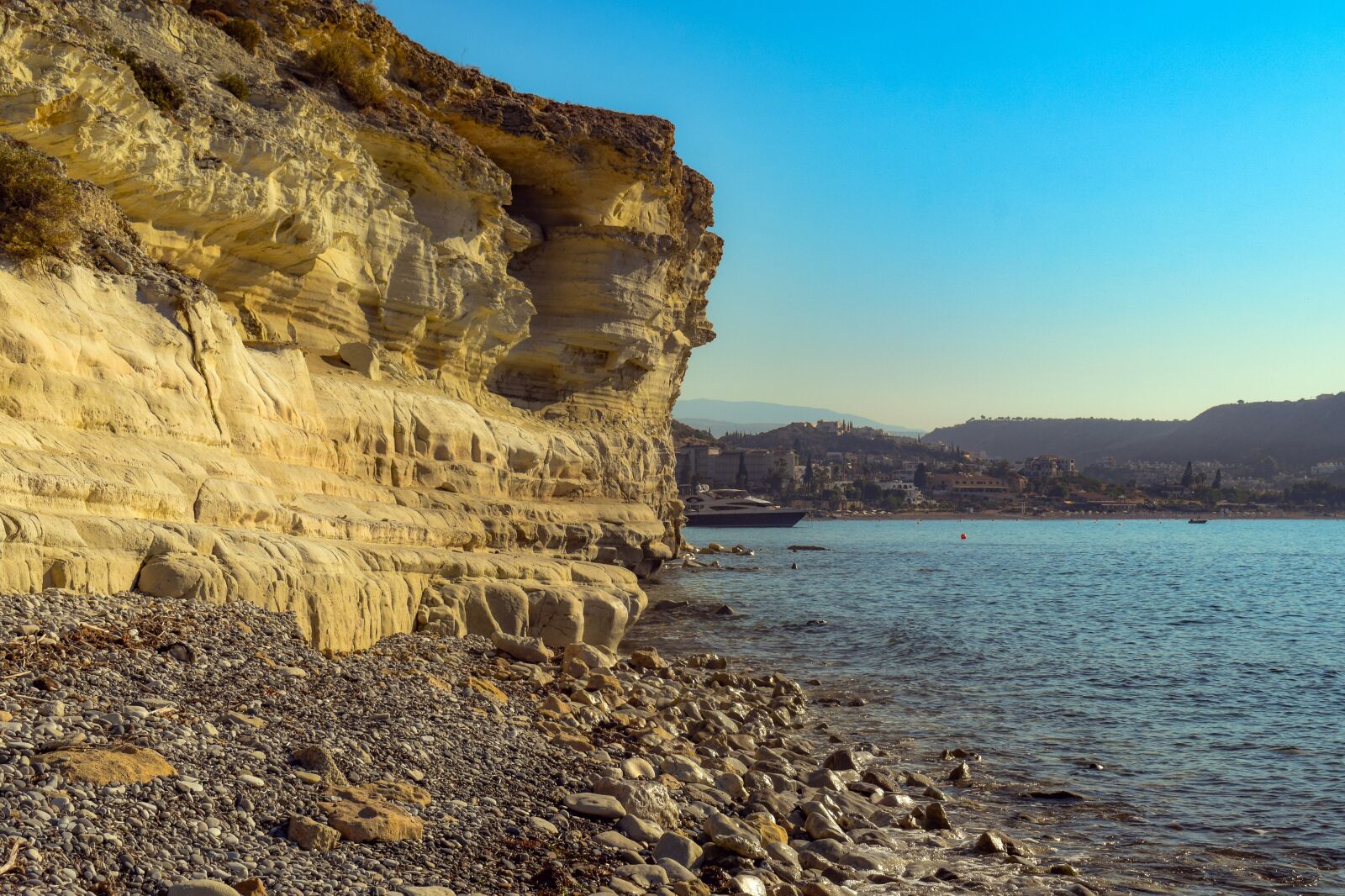 Nikon D3300 sample photo. Rock, cliff, beach photography