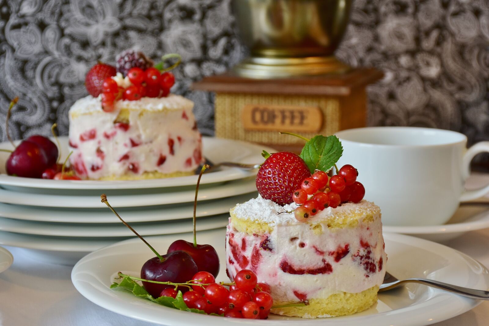 Nikon D7200 sample photo. Cake, strawberries, strawberry shortcake photography