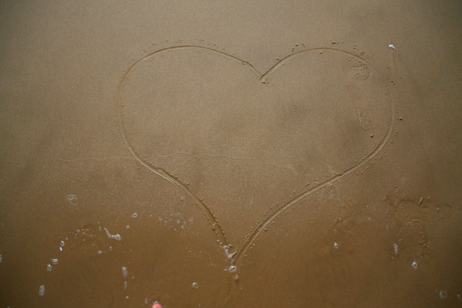 Canon EOS 1100D (EOS Rebel T3 / EOS Kiss X50) sample photo. Water, love, heart photography