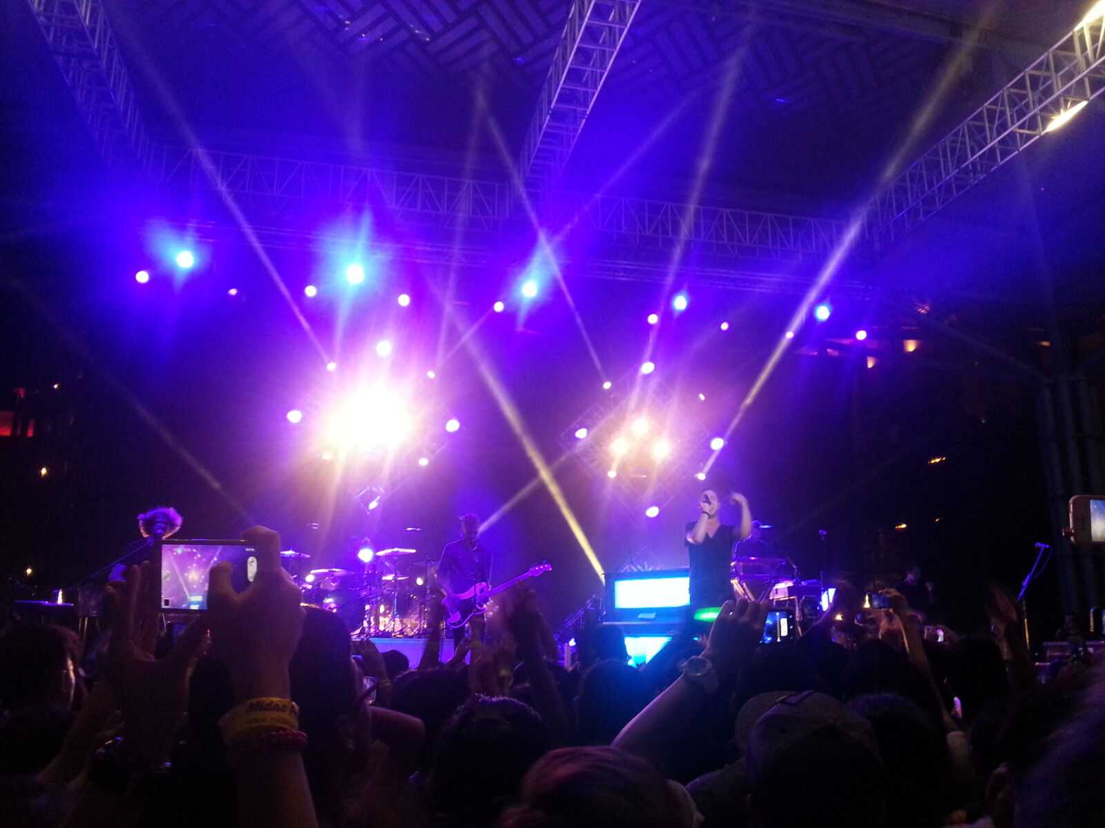 Samsung Galaxy S3 sample photo. Concert, lighting, music, people photography