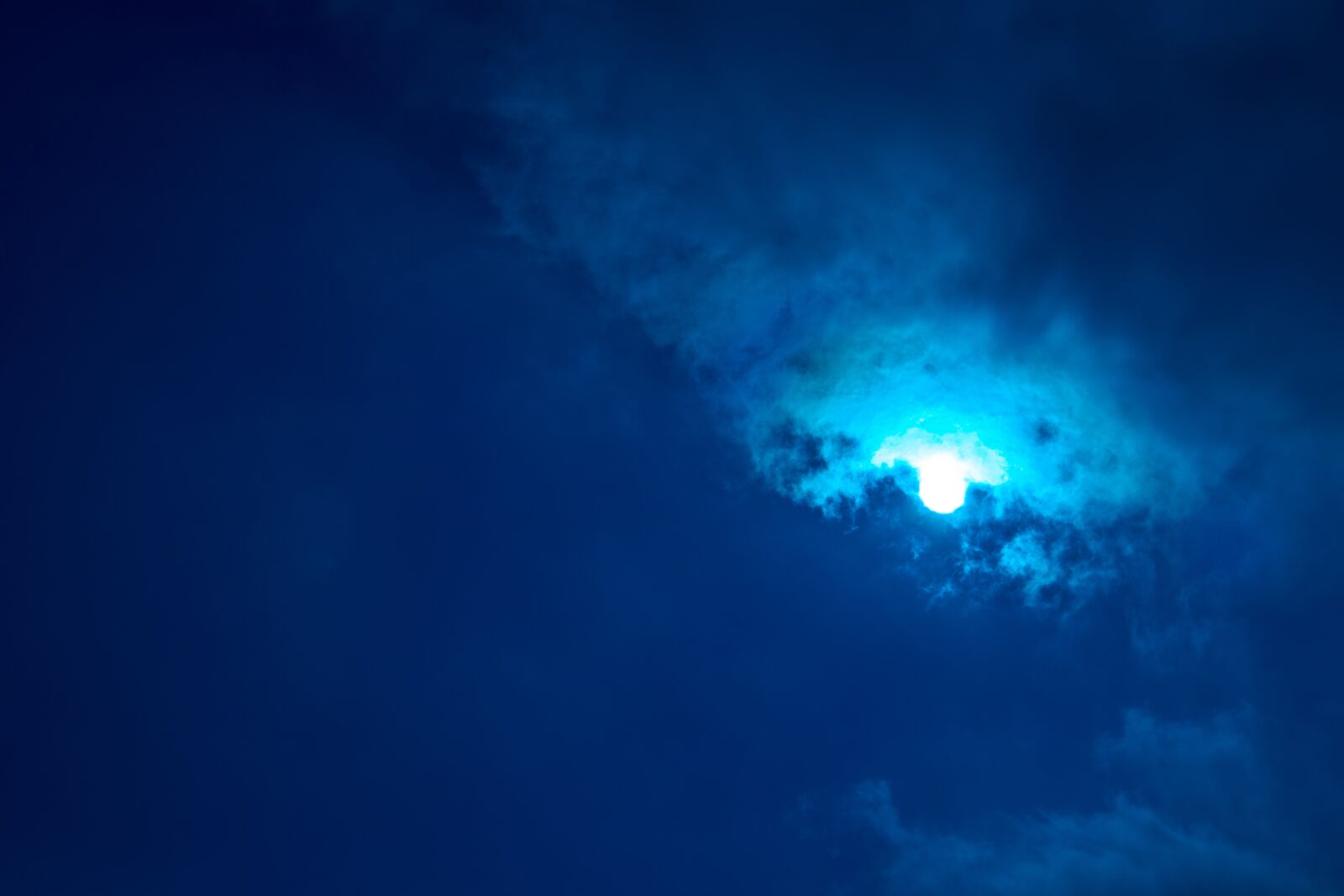 Canon EOS M50 (EOS Kiss M) sample photo. Sky, sun, color-shifted photography