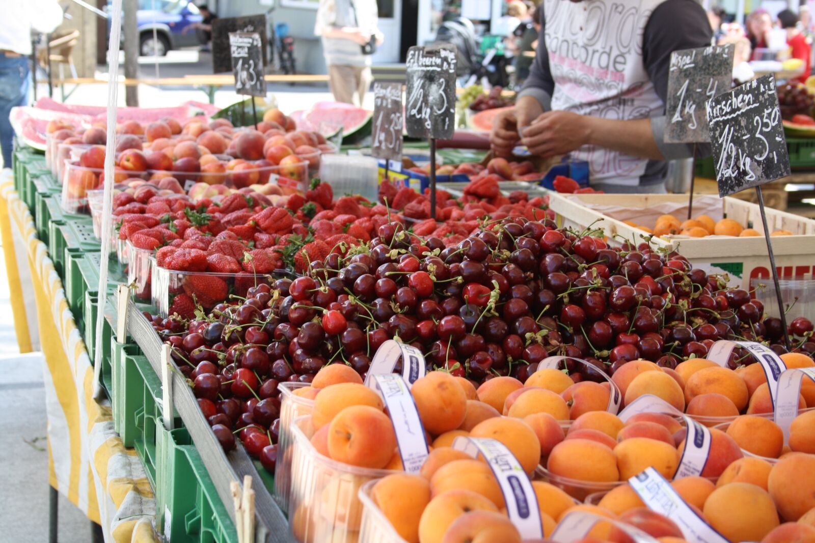 Canon EOS 1000D (EOS Digital Rebel XS / EOS Kiss F) sample photo. Fruit, market, cherries photography