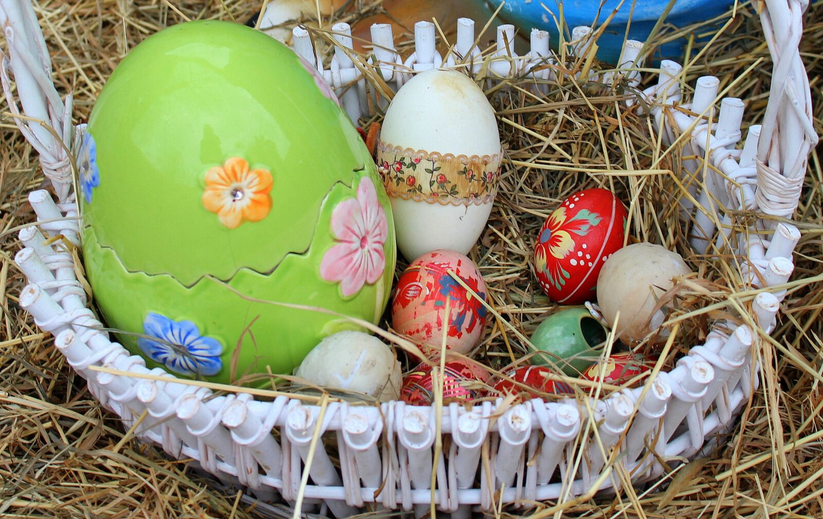 Canon EOS 1200D (EOS Rebel T5 / EOS Kiss X70 / EOS Hi) sample photo. Eggs, easter eggs, shopping photography